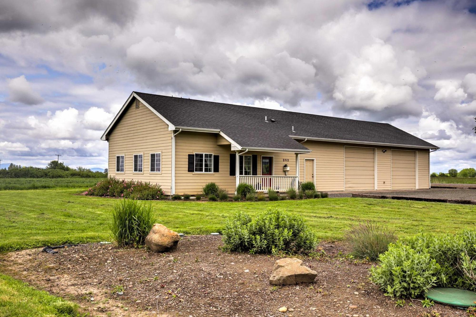 The Farm House On Mount Tom Hotell Harrisburg Exteriör bild