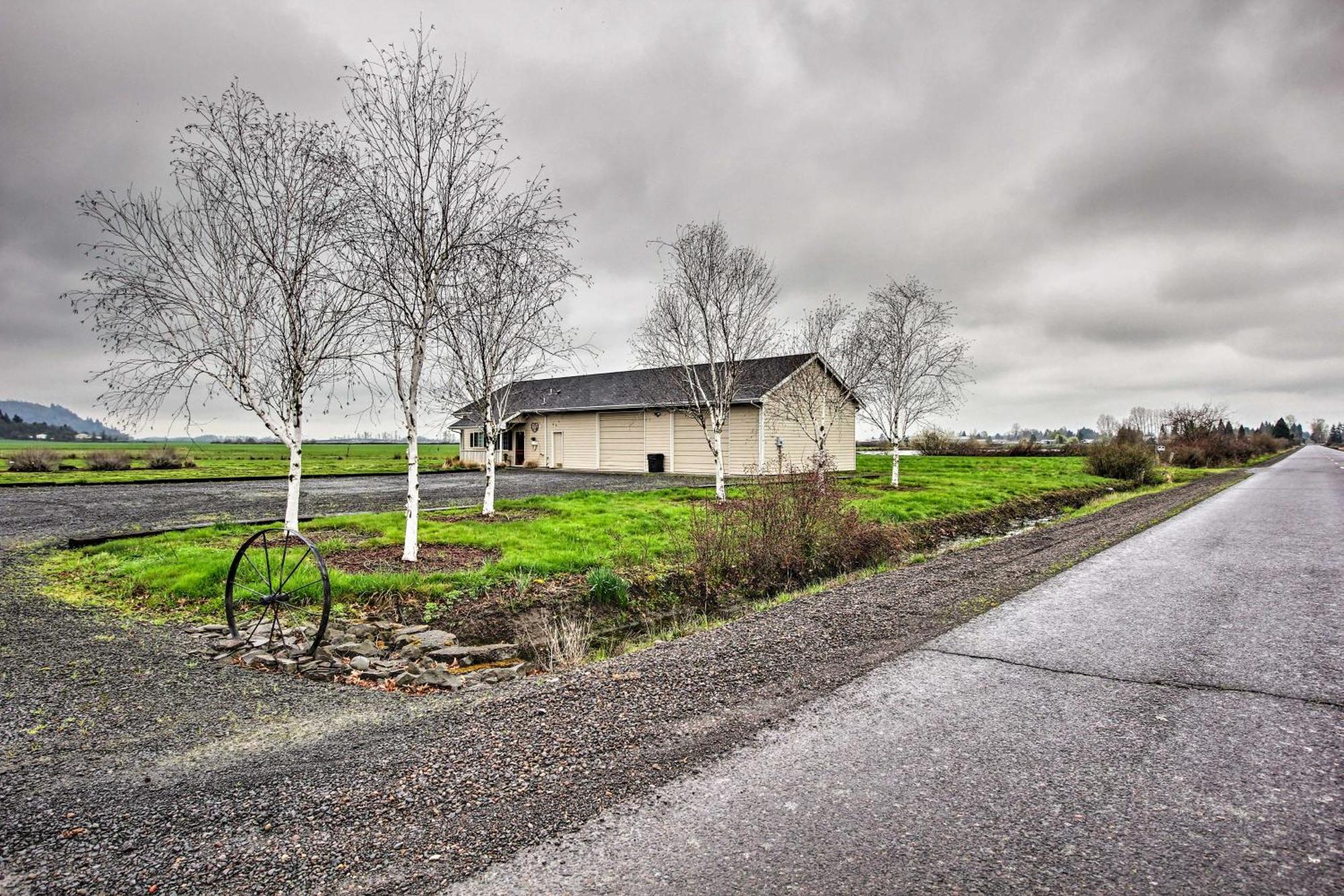 The Farm House On Mount Tom Hotell Harrisburg Exteriör bild