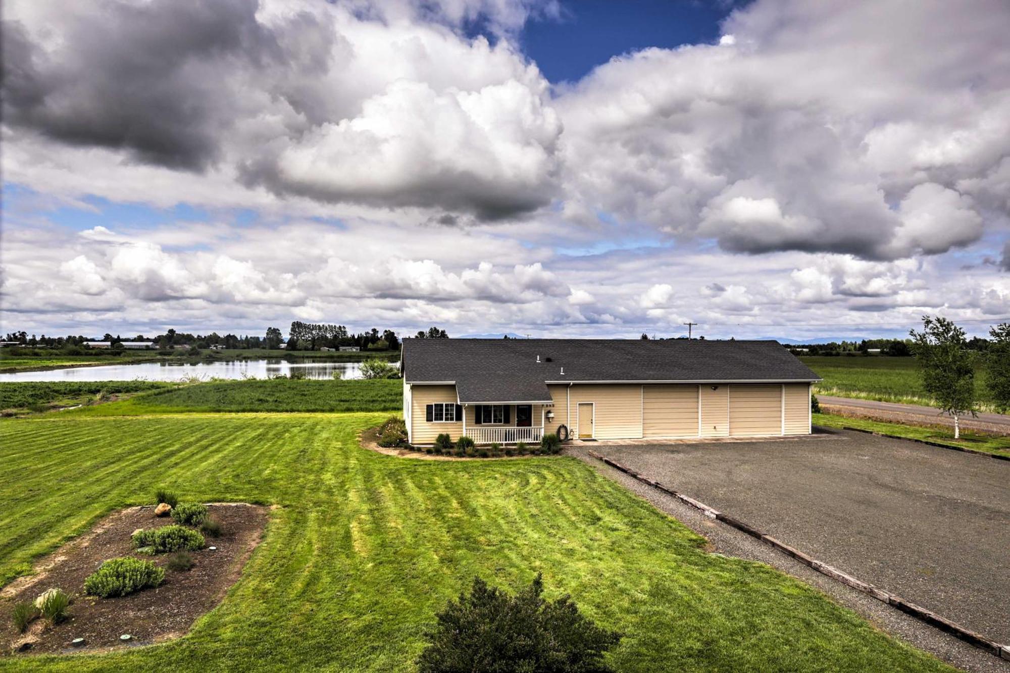 The Farm House On Mount Tom Hotell Harrisburg Exteriör bild